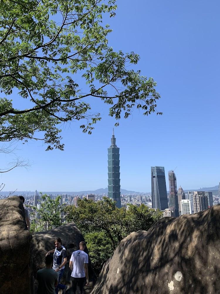 2026台北必訪秘境：象山自然步道全攻略，坐擁101百萬級絕美夜景與一線天奇觀