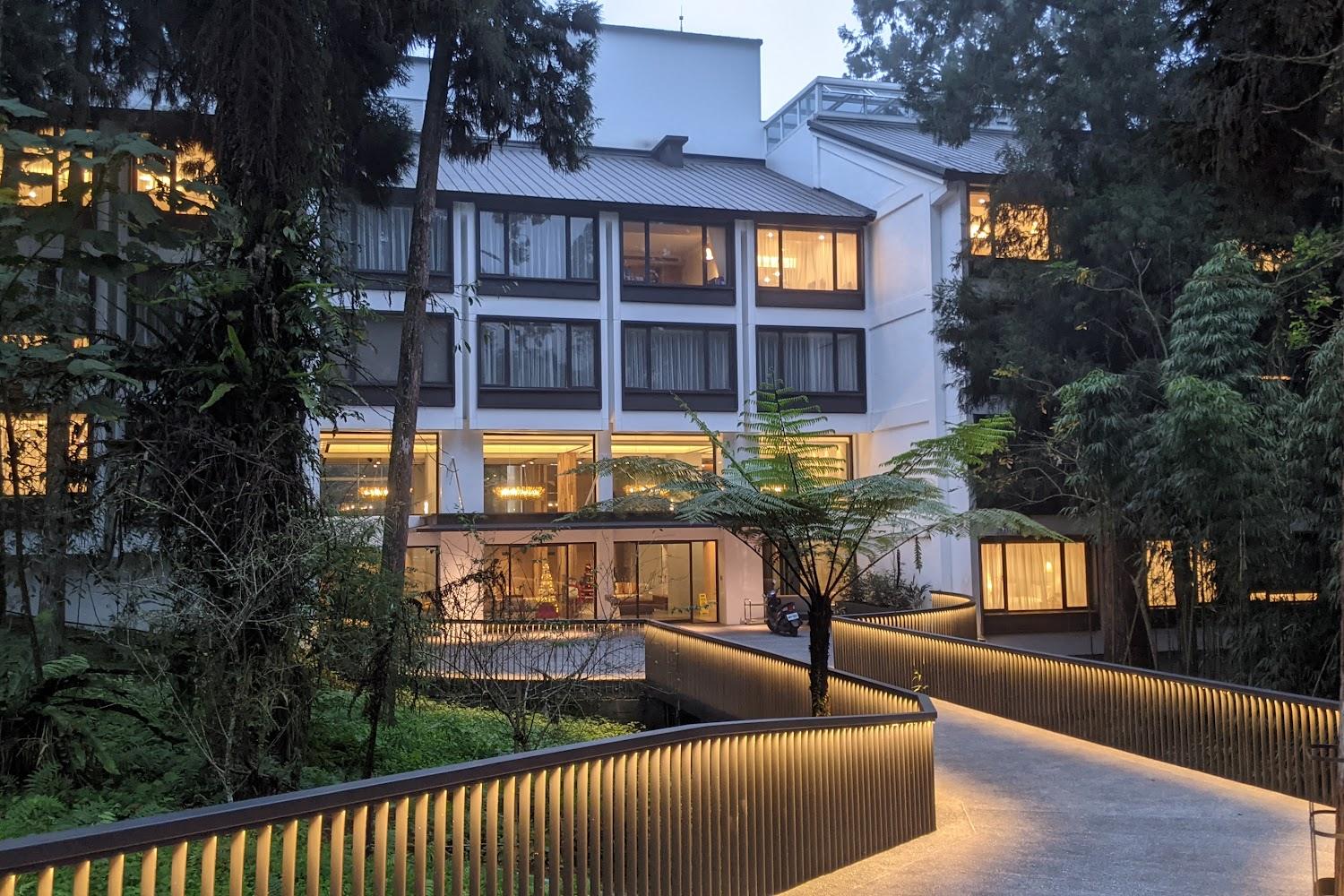 2026 森林系假期開箱！溪頭福華渡假飯店「銀杏樓」一泊二食 $3,980 起，隱身雲霧杉林的療癒之境