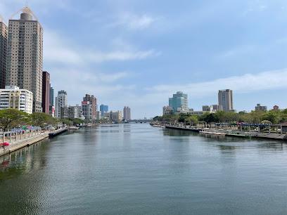 2026高雄愛河全攻略：浪漫遊船、藝術廊道與璀璨夜景，走進東方威尼斯的優雅時光