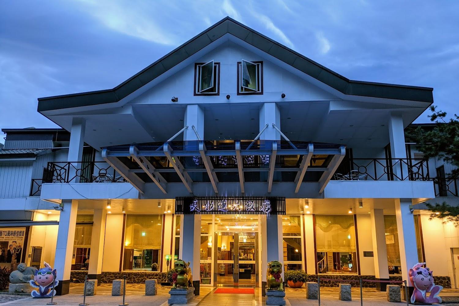2026南投埔里必住！天水蓮大飯店：全台唯一水上鋼骨建築，湖景房2180元超高CP值享受