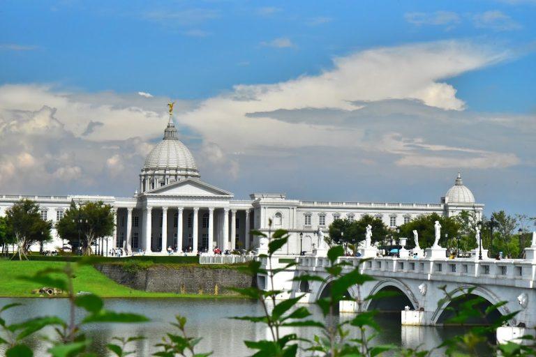 2026台南旅遊必訪：奇美博物館深度指南，探索純白歐洲宮殿與世界級藝術瑰寶