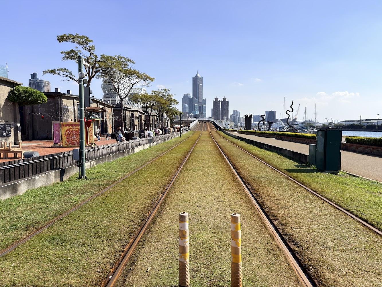 2026高雄駁二藝術特區攻略：探訪大港橋、三大倉庫群與港都最美藝文風景