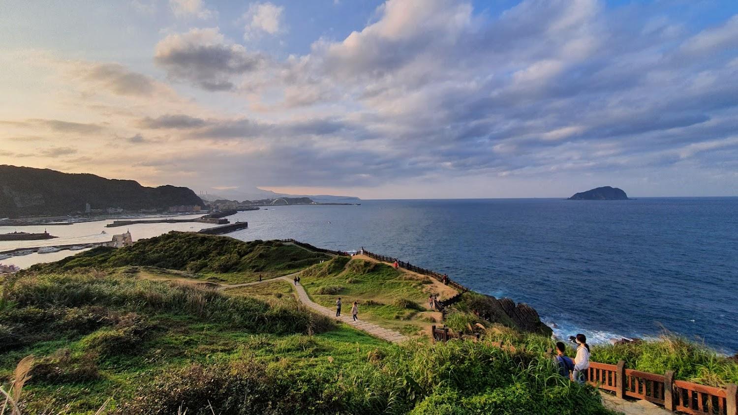 2026 北海岸一日遊全攻略：從三芝沙灘到基隆潮境，盡覽地質奇觀與浪漫海景