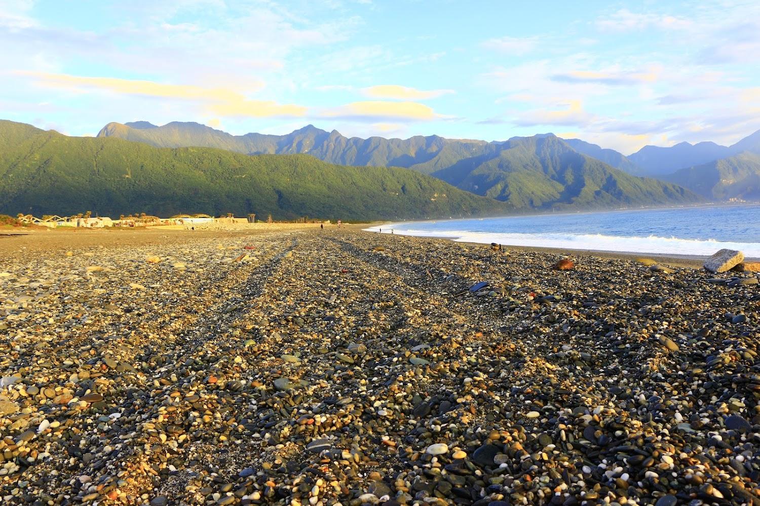 2026花蓮旅遊必訪！七星潭月牙灣：絕美日出、礫石灘與太平洋的療癒對話