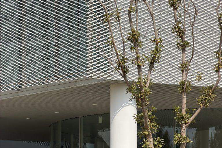 2026全台最美地標！台中綠美圖震撼登場：SANAA大師操刀「圖美共構」純白建築交織光影詩篇