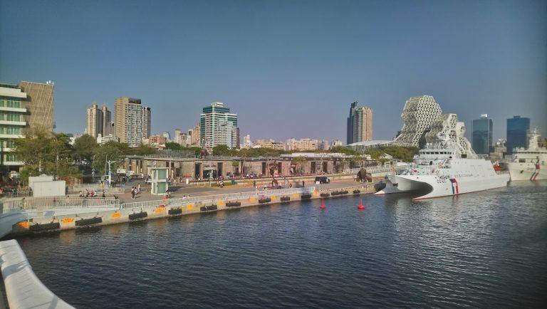 2026高雄慢活旅遊全攻略：從捷運美學、旗津海景到蓮池潭的港都深度漫遊