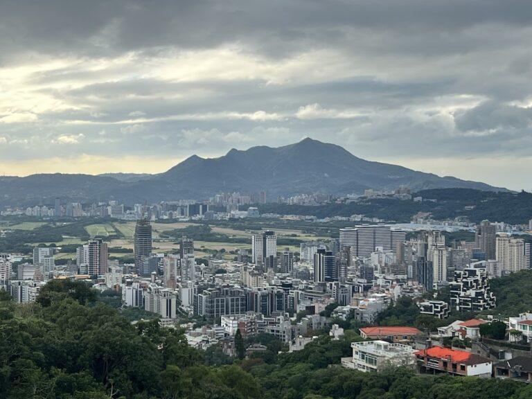 2026北台灣一日輕旅行推薦：從山嵐草原到雲端天際線，深度探索台北山海魅力