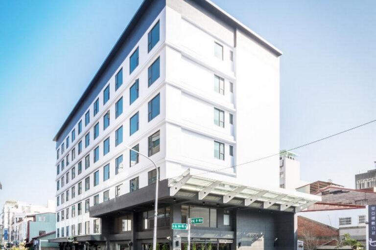 【2026嘉義旅宿推薦】里亞行旅：西區核心的質感據點，融入慢城生活的設計旅宿