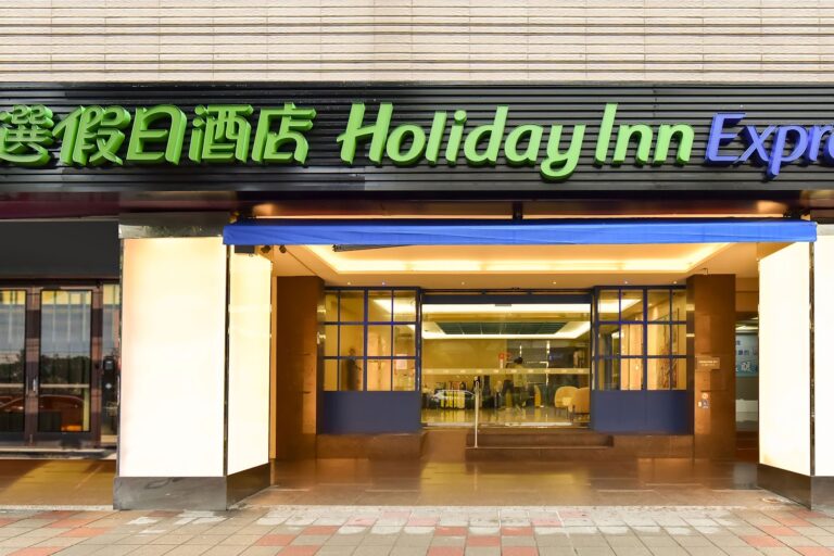 台北車站智選假日酒店：都會樞紐中的效率之選，串聯商務與文化旅程