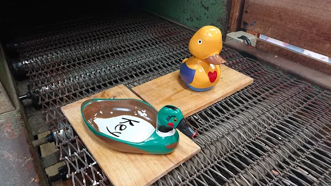 走進苗栗三義旅遊景點，在木雕山城騎鐵道迎著午後山風慢慢前行