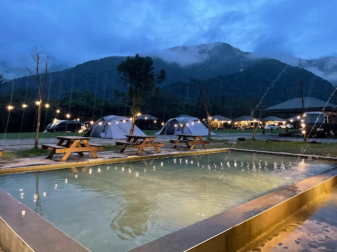 在蘇澳粉鳥林迎著海風散步，把宜蘭藍綠礫石灘收進兩天一夜