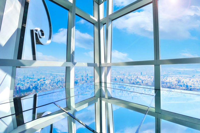 在台北 101 的高空俯瞰世界，讓煩惱變得渺小，讓視野延伸到更遠的地方