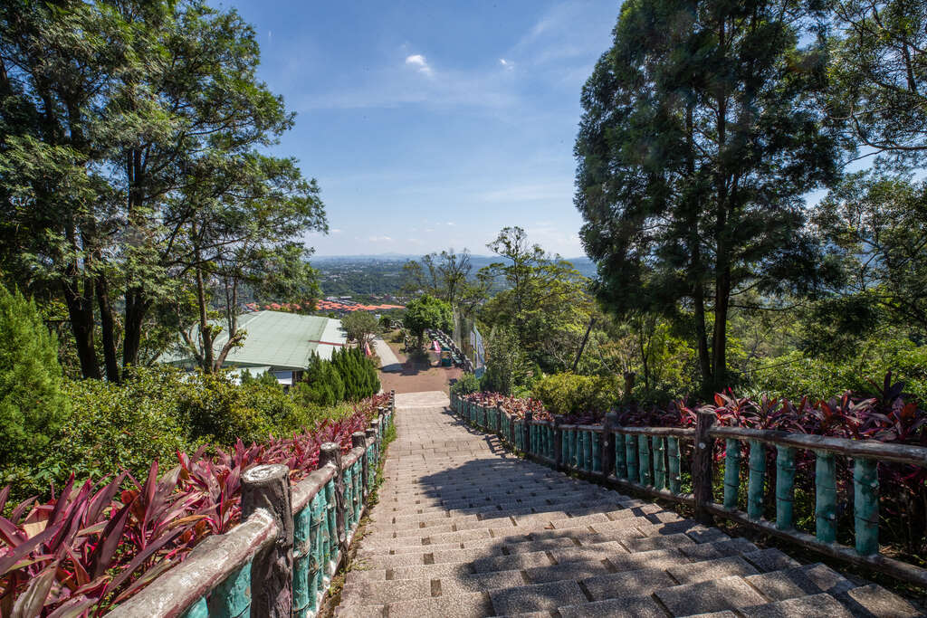 石門山不只是一座小百岳！登上桃園經典步道，把石門水庫與山城視野一次收藏