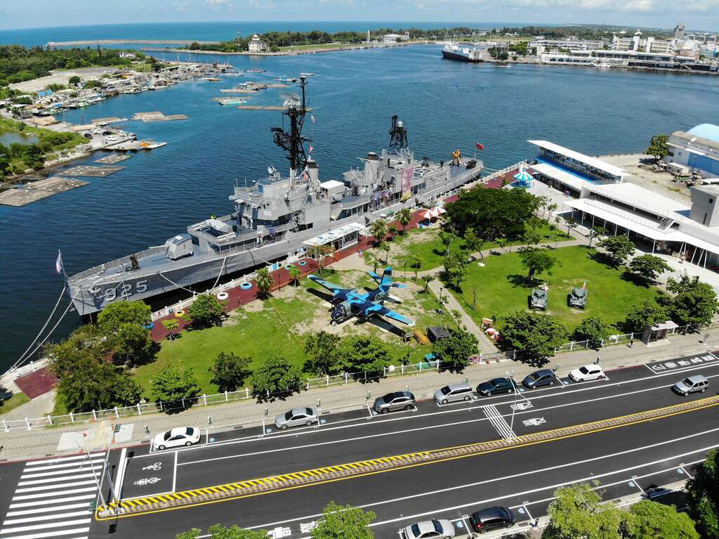 德陽艦園區不只是軍艦打卡點！走上退役軍艦看海景、拍甲板，安平這一站比想像中更有故事感