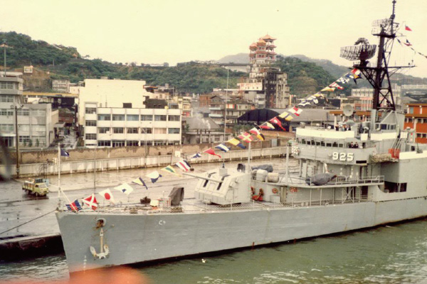 德陽艦園區不只是軍艦打卡點!走上退役軍艦看海景、拍甲板,安平這一站比想像中更有故事感