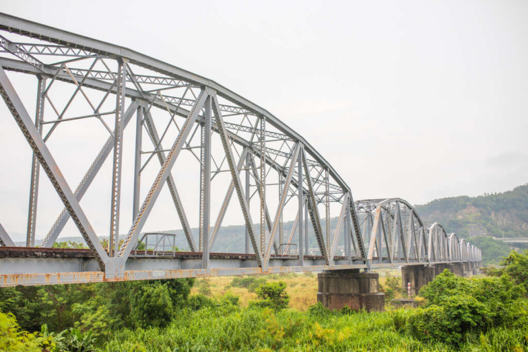 台中大安溪不只有一條河！從鐵橋、山谷到河岸風景，這條中部水脈比想像中更有畫面