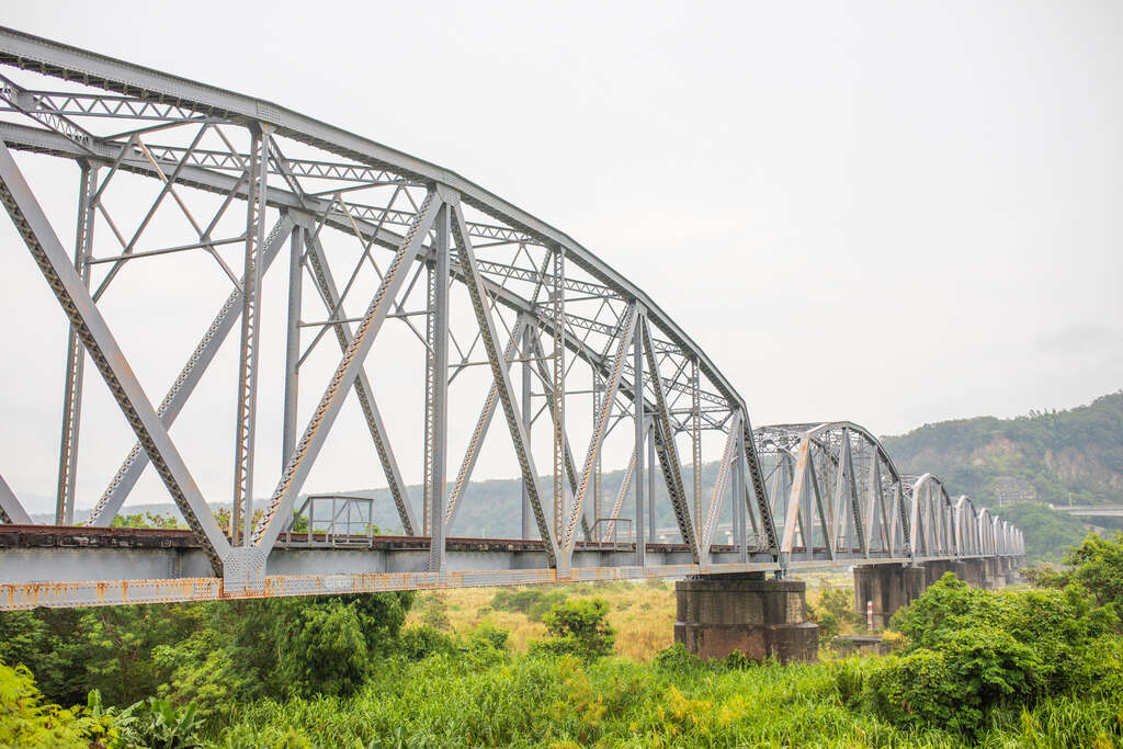台中大安溪不只有一條河！從鐵橋、山谷到河岸風景，這條中部水脈比想像中更有畫面