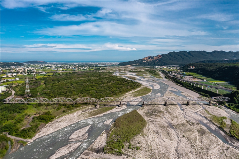 台中大安溪不只有一條河！從鐵橋、山谷到河岸風景，這條中部水脈比想像中更有畫面
