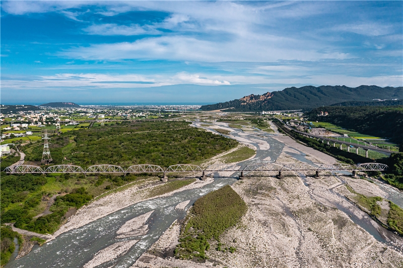 台中大安溪不只有一條河！從鐵橋、山谷到河岸風景，這條中部水脈比想像中更有畫面