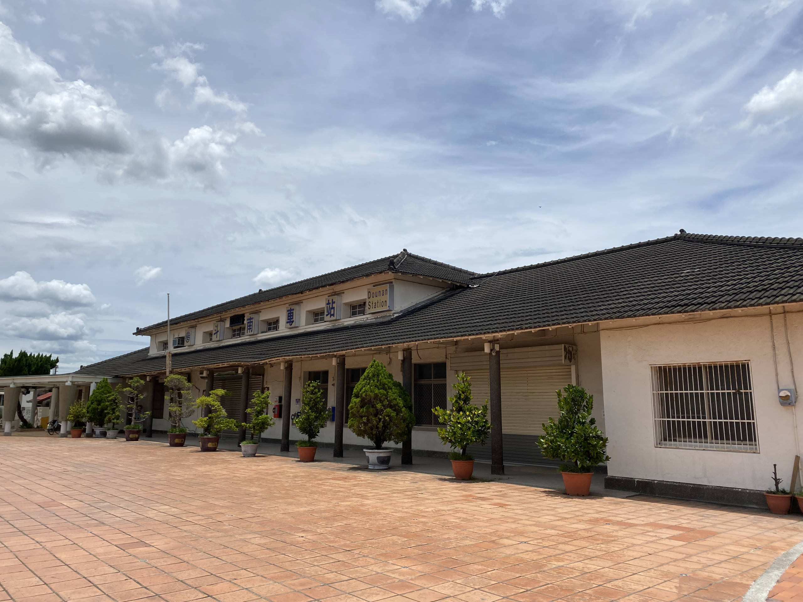 雲林斗南不只是一座車站小鎮!走進他里霧舊地名裡,把鐵道風景、藝文倉庫與廟埕人情味一次收進旅行裡