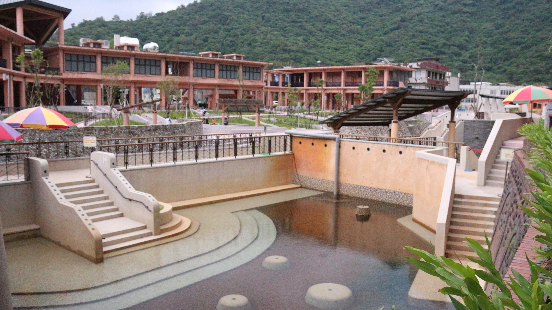 蘇澳冷泉開園了！宜蘭夏天必玩清涼景點，泡冷泉真的超消暑