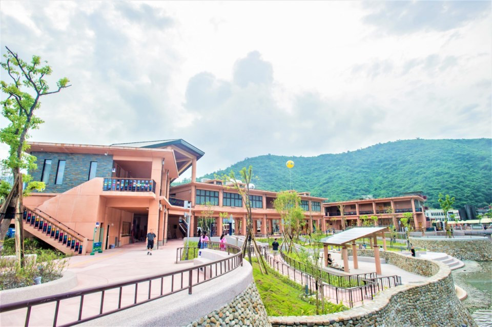 蘇澳冷泉開園了！宜蘭夏天必玩清涼景點，泡冷泉真的超消暑