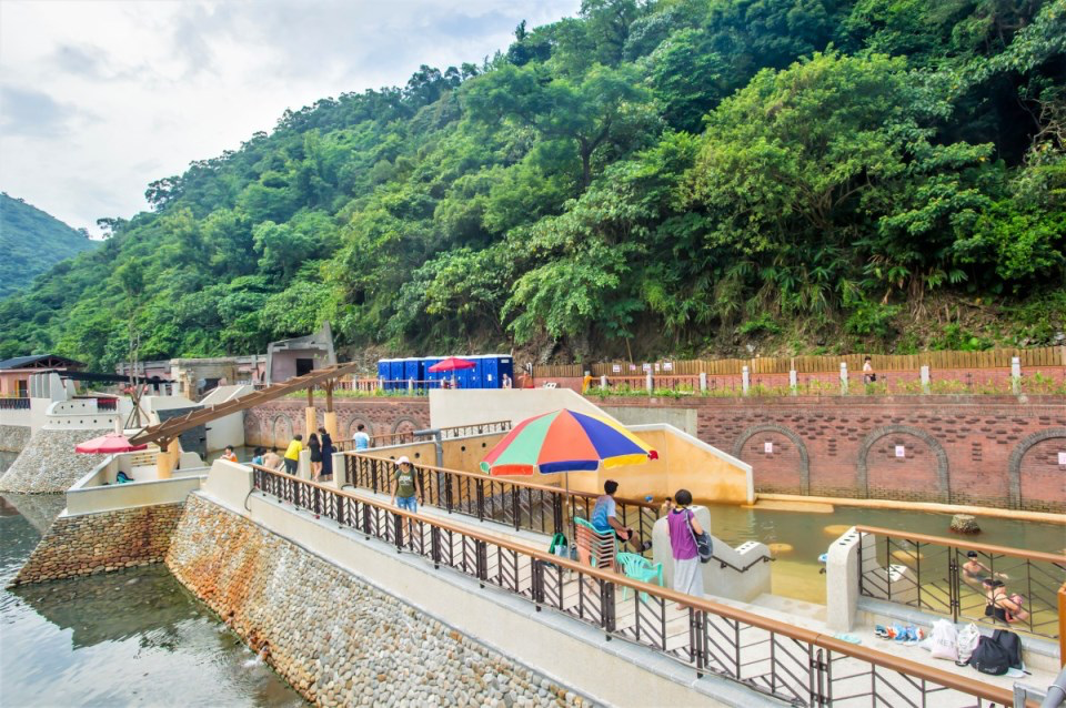 蘇澳冷泉開園了！宜蘭夏天必玩清涼景點，泡冷泉真的超消暑