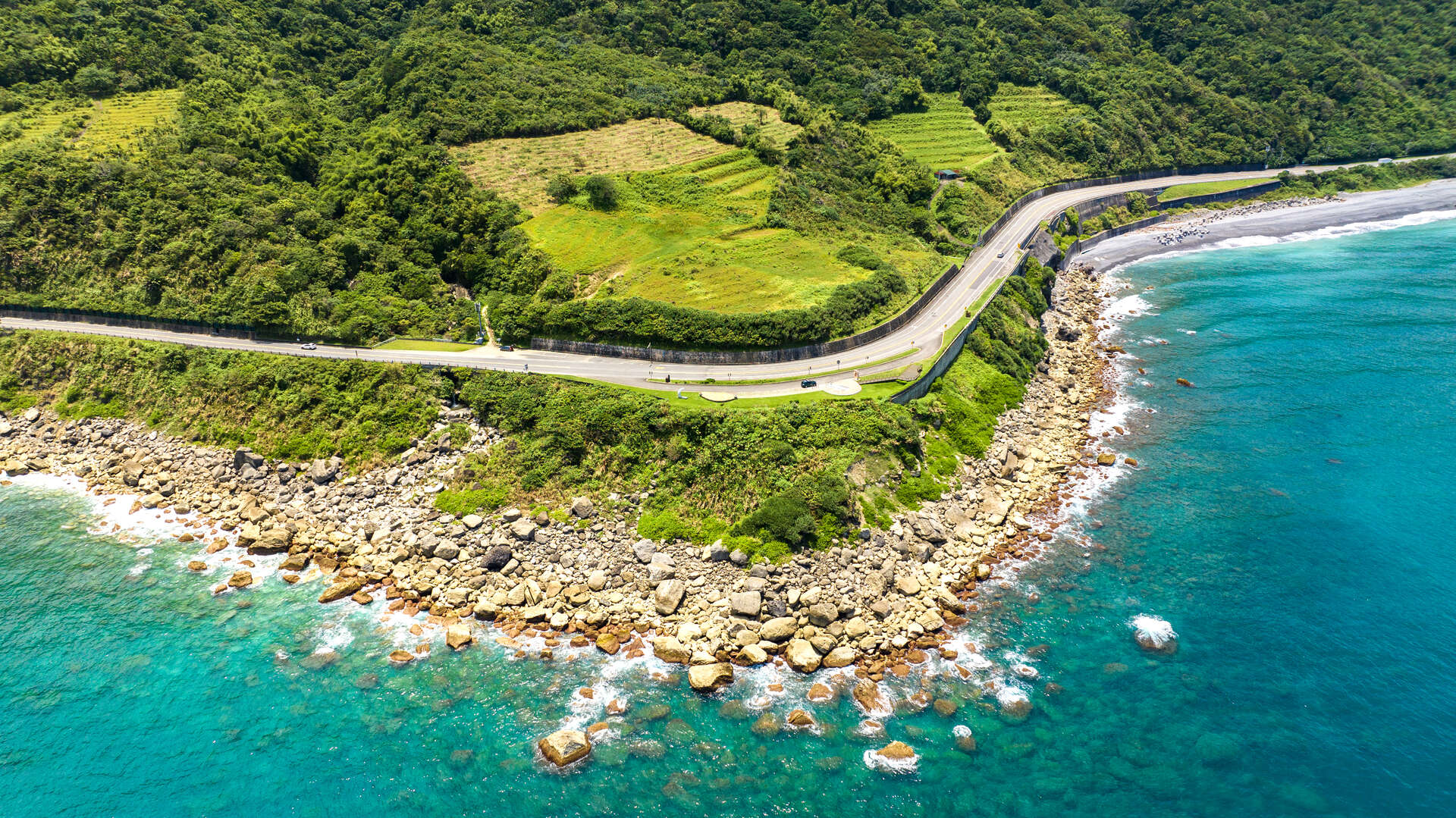 墾丁不只有大街能逛!大灣遊憩區藏著3公里海景沙灘,白天看海傍晚散步都超舒服