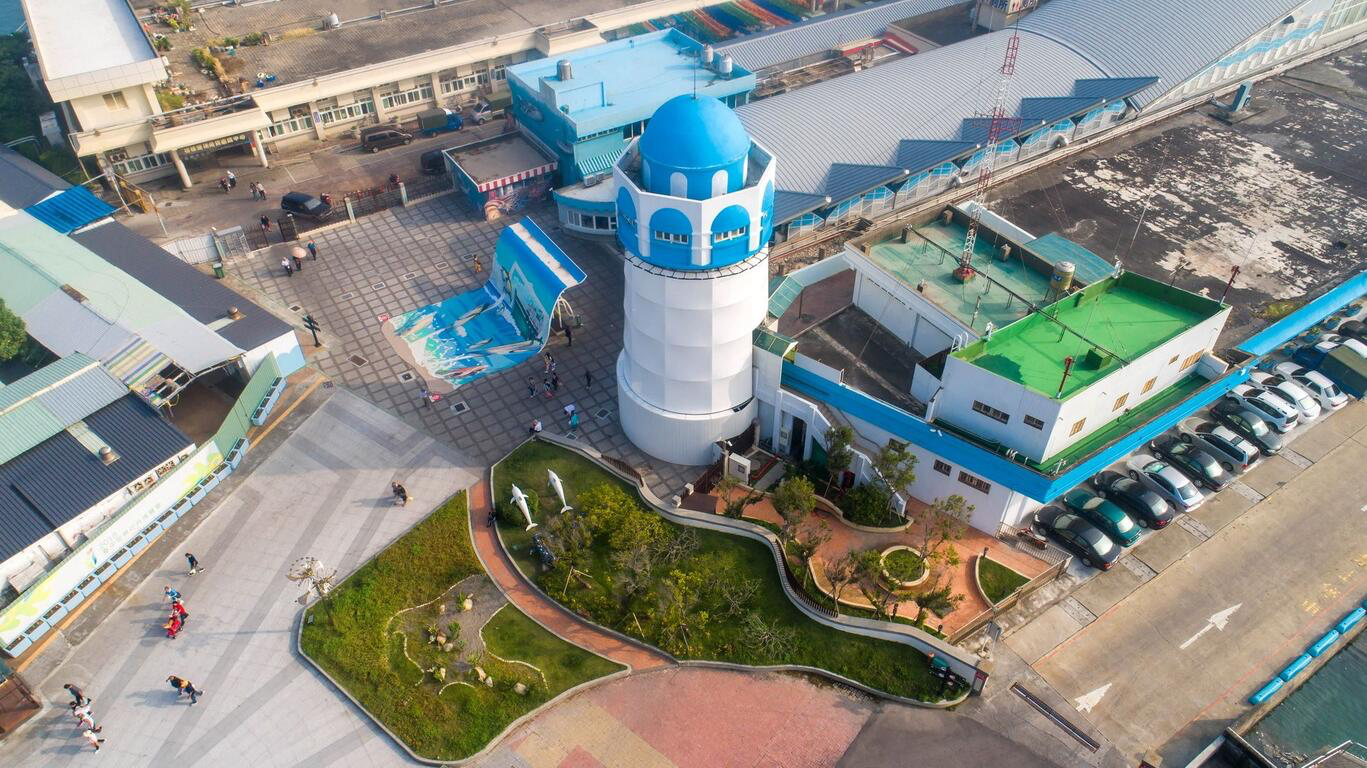 台中海線最有煙火氣的地方!走進梧棲觀光漁港,現撈海鮮、市集美食與海風吹拂一次收進行程裡