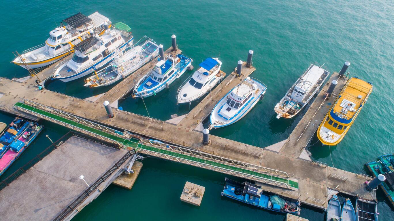 台中海線最有煙火氣的地方!走進梧棲觀光漁港,現撈海鮮、市集美食與海風吹拂一次收進行程裡