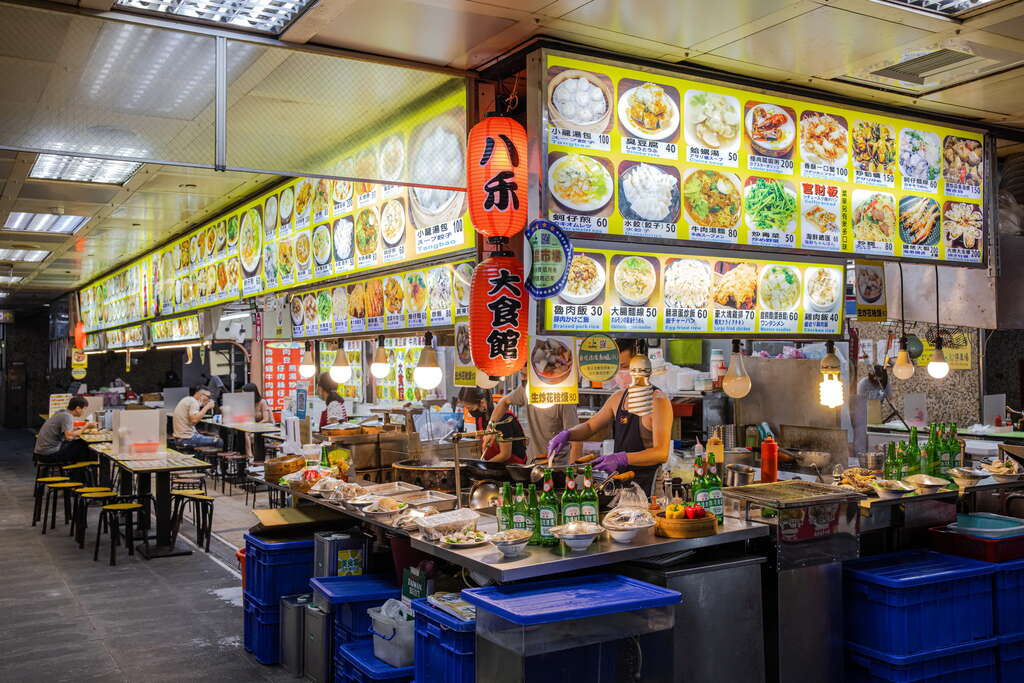 台北晚上最有代表性的熱鬧場景!走進士林觀光夜市,從經典小吃一路逛到深夜的人間煙火