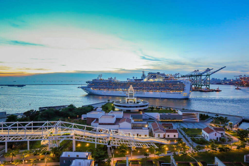 高雄最有故事感的海港景點之一！走進紅毛港文化園區，看見老聚落記憶與大船入港的震撼風景