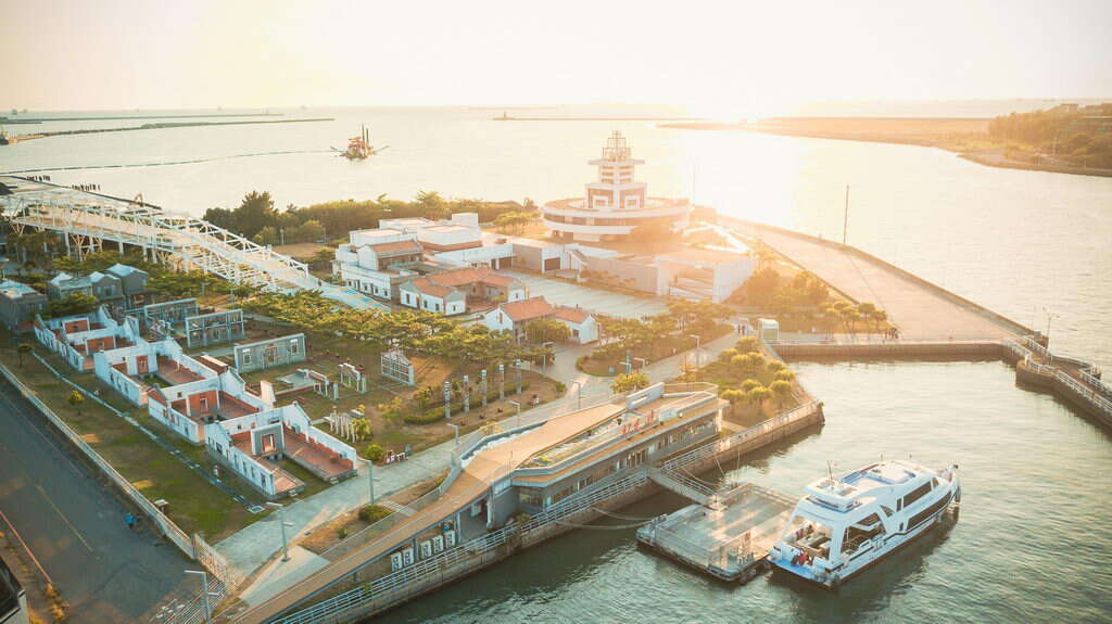 高雄最有故事感的海港景點之一！走進紅毛港文化園區，看見老聚落記憶與大船入港的震撼風景