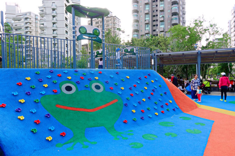 台北最強城市山景入口在這！象山公園散步放鬆，順走步道還能看見台北101