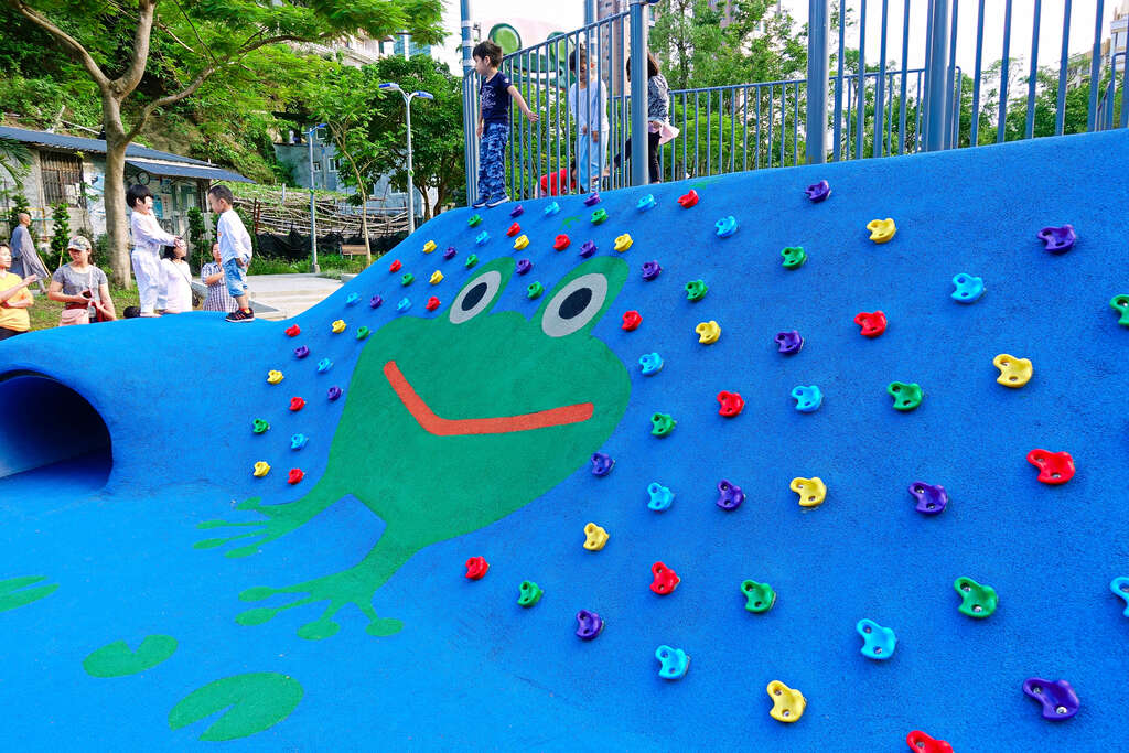 台北最強城市山景入口在這！象山公園散步放鬆，順走步道還能看見台北101