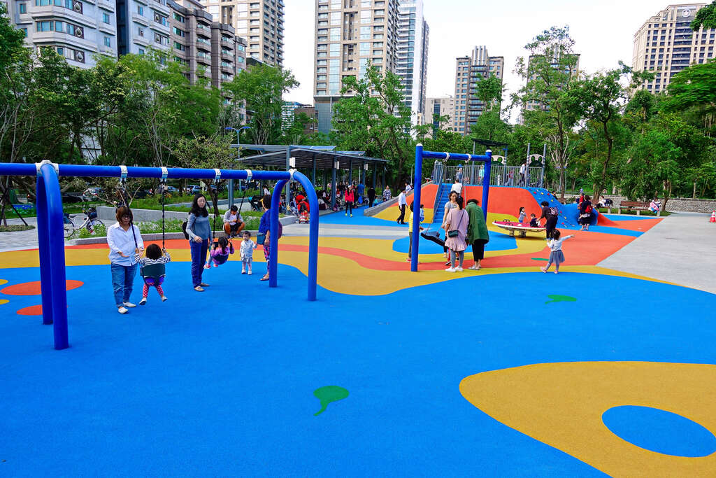 台北最強城市山景入口在這！象山公園散步放鬆，順走步道還能看見台北101