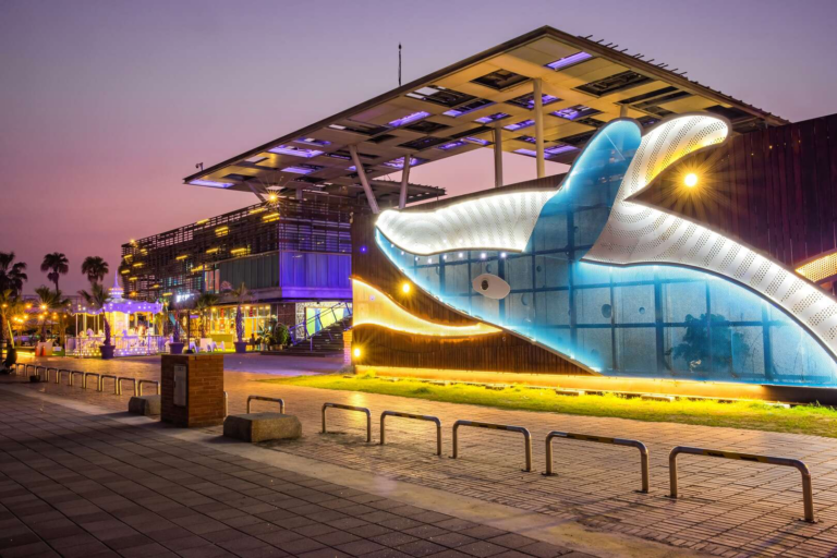 台南看海散步別只去安平老街！安平遊憩碼頭吹海風、看夜景，還能搭船遊港超療癒