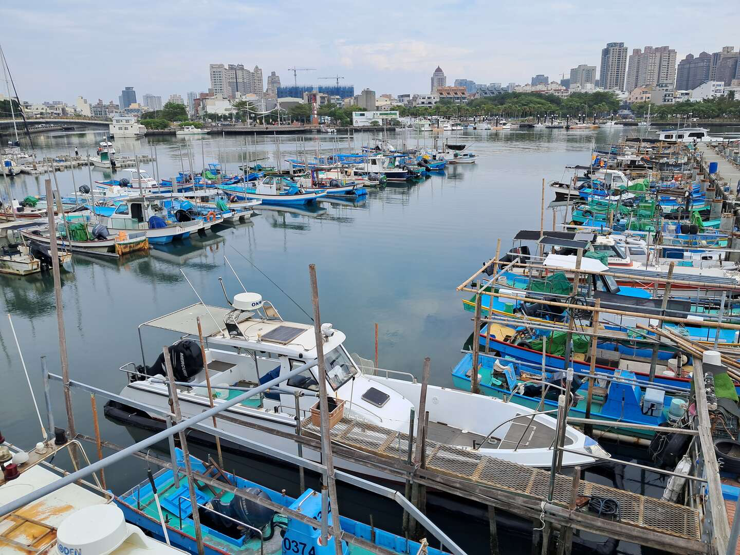 台南看海散步別只去安平老街!安平遊憩碼頭吹海風、看夜景,還能搭船遊港超療癒
