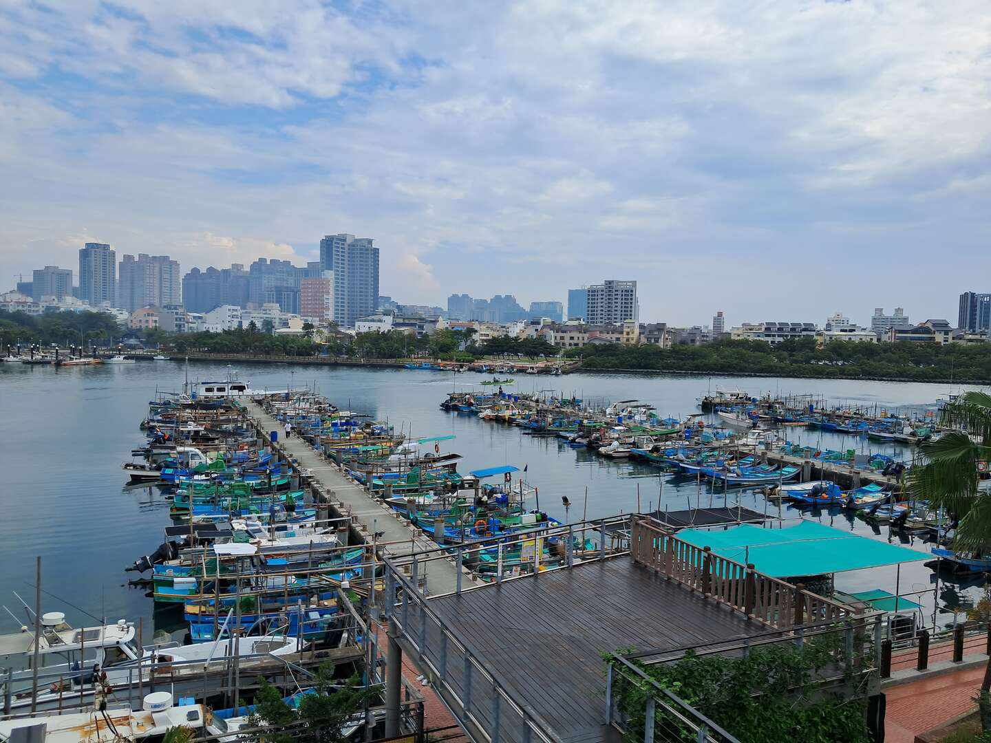 台南看海散步別只去安平老街!安平遊憩碼頭吹海風、看夜景,還能搭船遊港超療癒