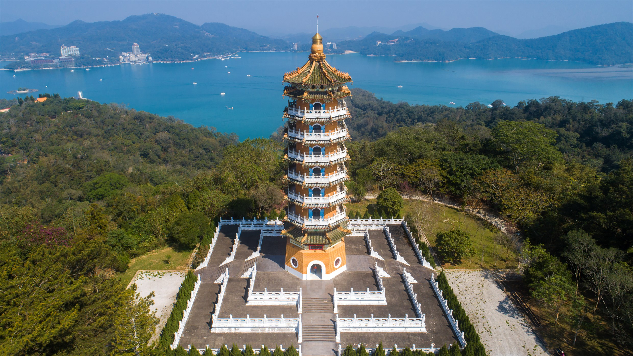 日月潭不只碼頭能看景！慈恩塔登高俯瞰湖光山色，走一趟就會愛上這片視野