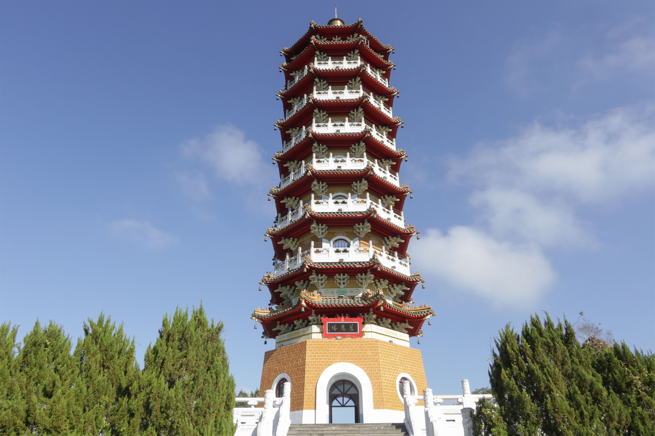 日月潭不只碼頭能看景!慈恩塔登高俯瞰湖光山色,走一趟就會愛上這片視野