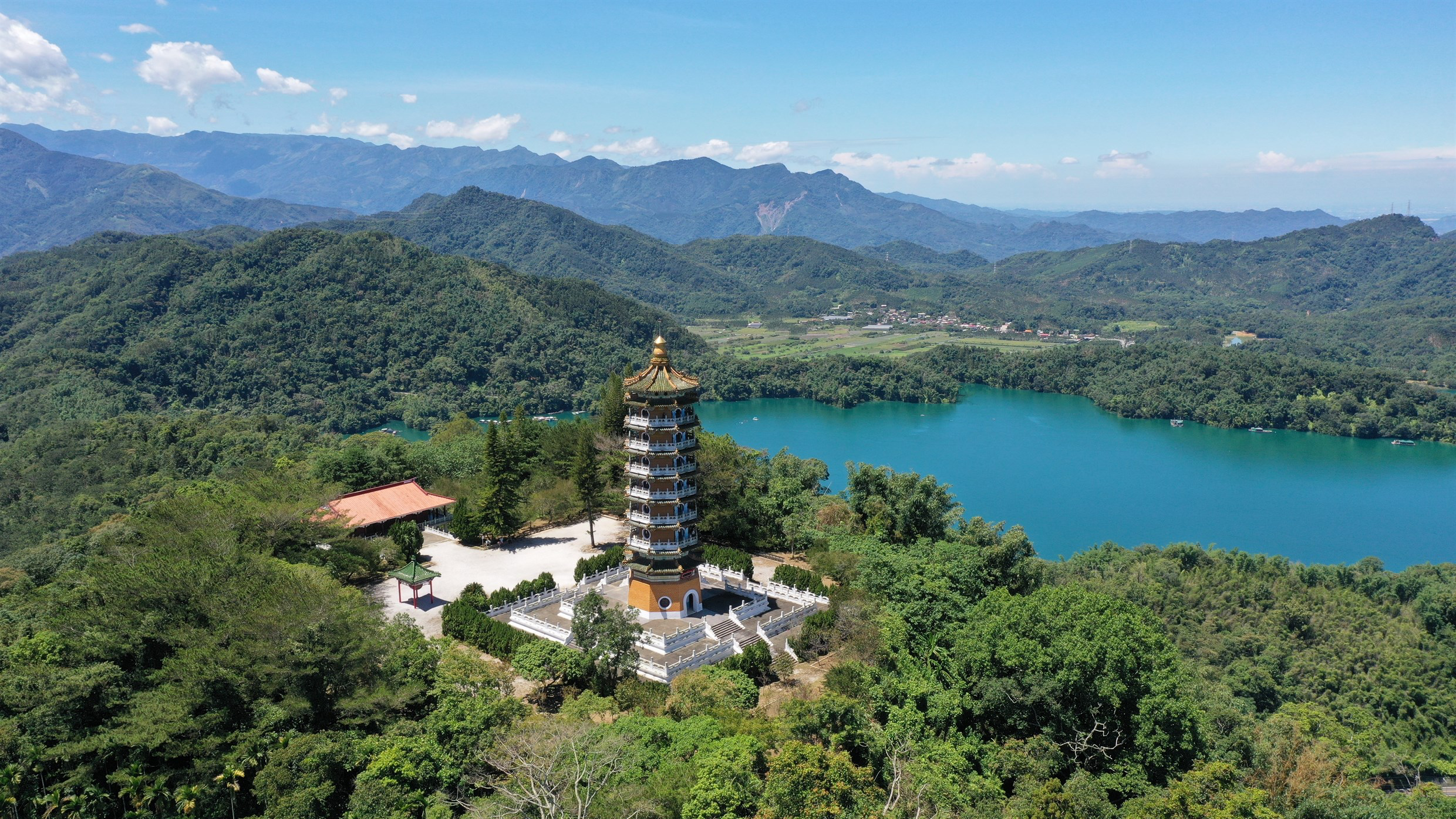 日月潭不只碼頭能看景!慈恩塔登高俯瞰湖光山色,走一趟就會愛上這片視野