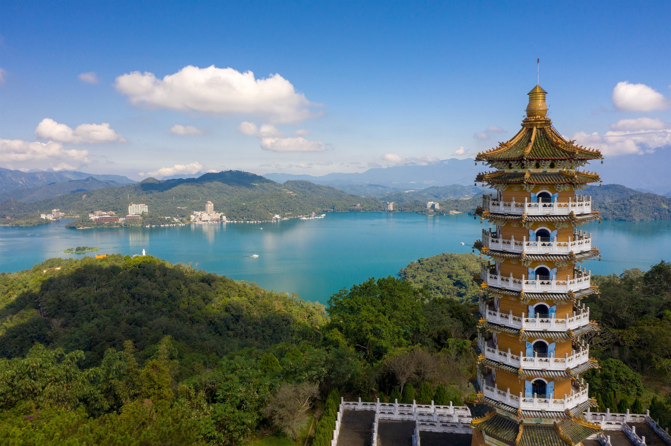 日月潭不只碼頭能看景!慈恩塔登高俯瞰湖光山色,走一趟就會愛上這片視野