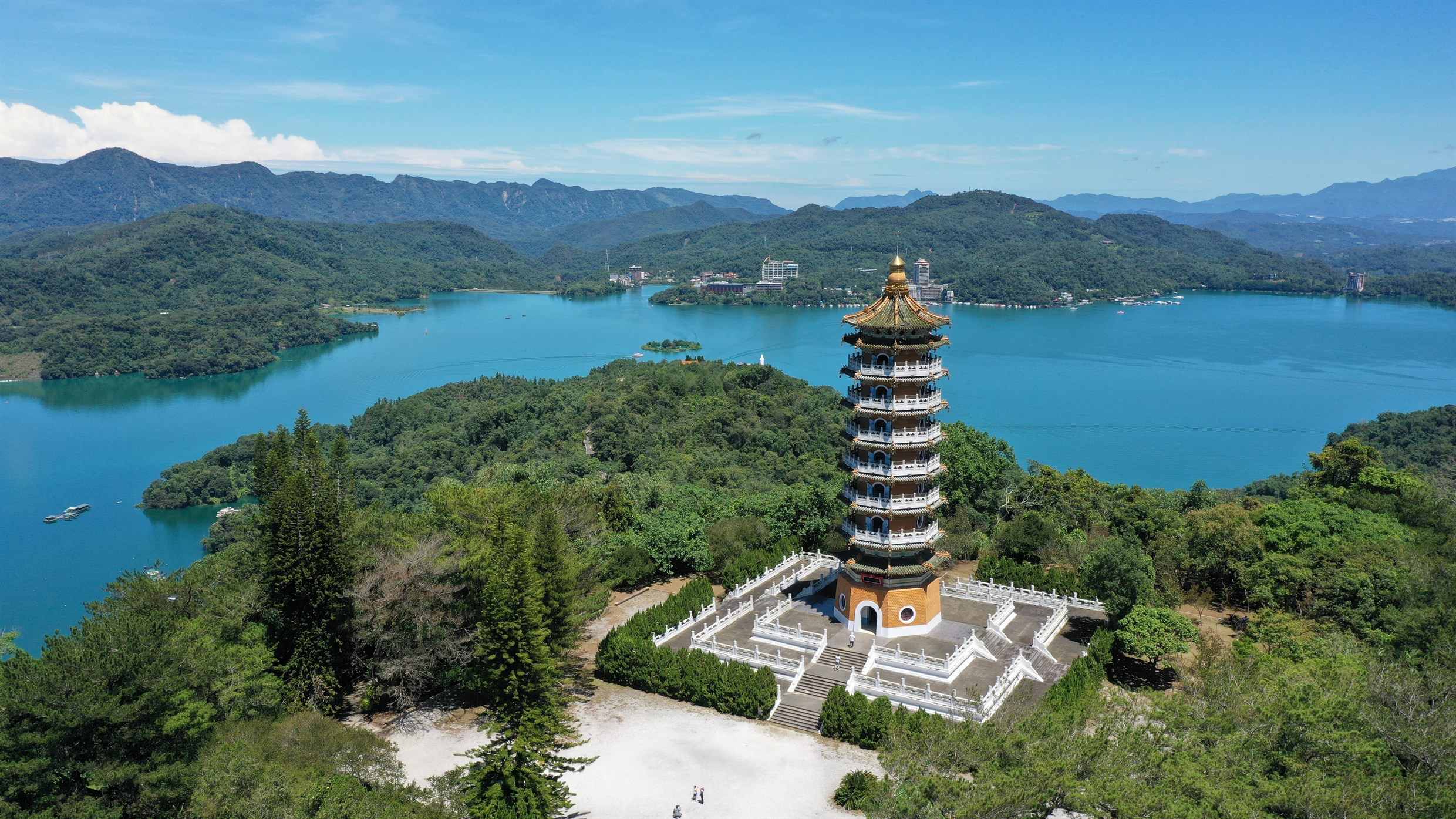 日月潭不只碼頭能看景!慈恩塔登高俯瞰湖光山色,走一趟就會愛上這片視野