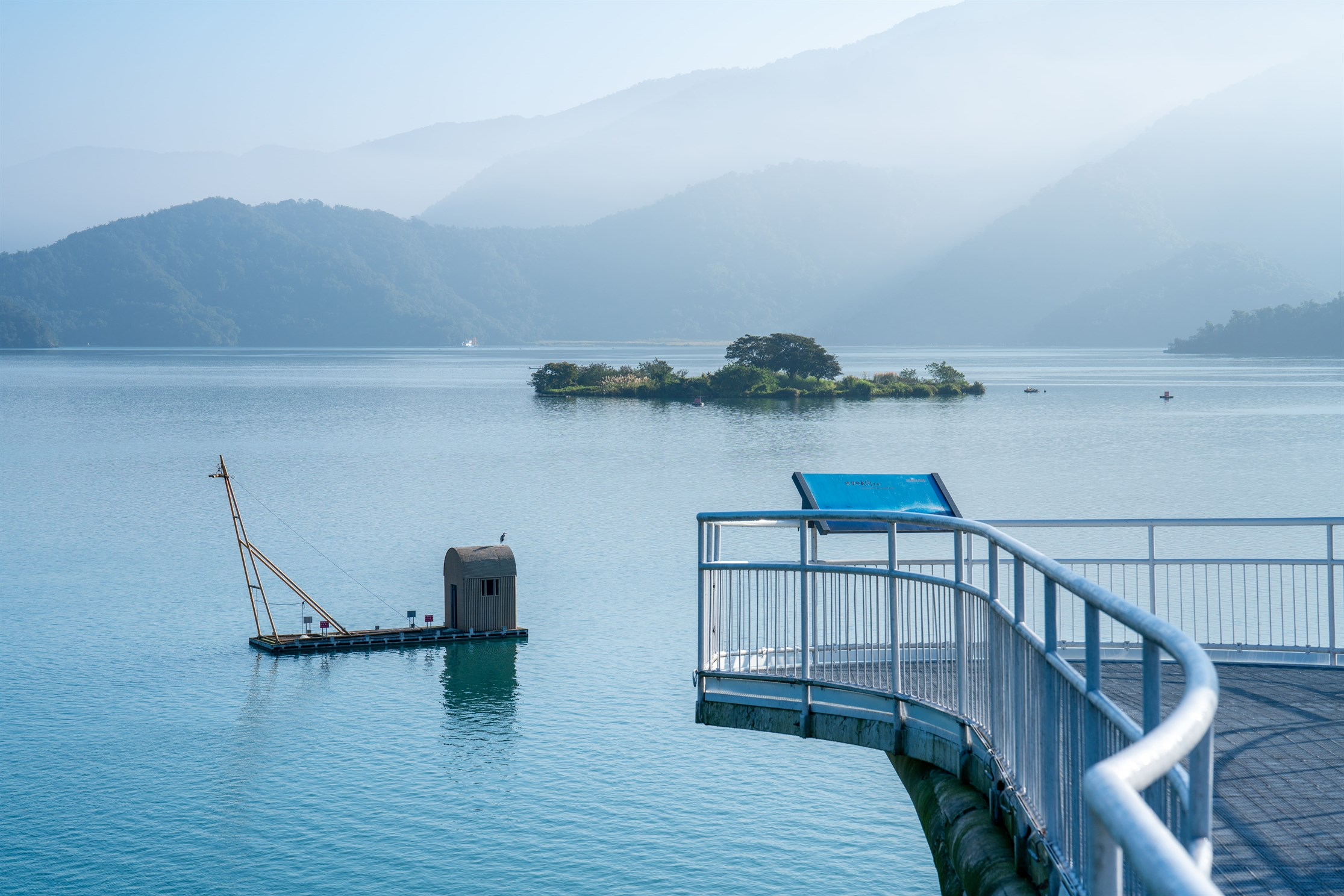 日月潭最震撼視角！走上向山懸臂式觀景台　像是一步步踏進湖光山色裡