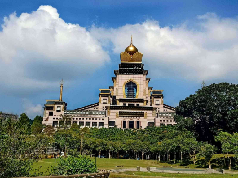南投埔里最震撼地標之一！中台禪寺不只莊嚴，還藏著讓人忍不住抬頭看的建築之美