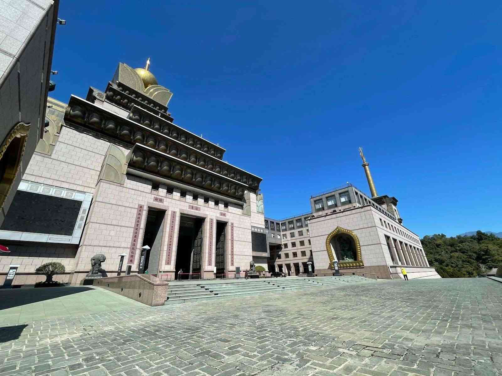 南投埔里最震撼地標之一！中台禪寺不只莊嚴，還藏著讓人忍不住抬頭看的建築之美