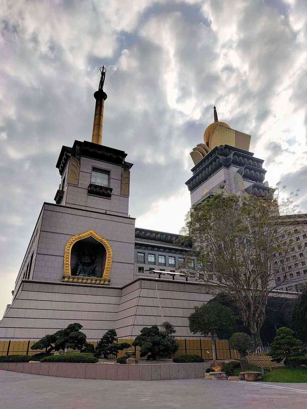 南投埔里最震撼地標之一！中台禪寺不只莊嚴，還藏著讓人忍不住抬頭看的建築之美