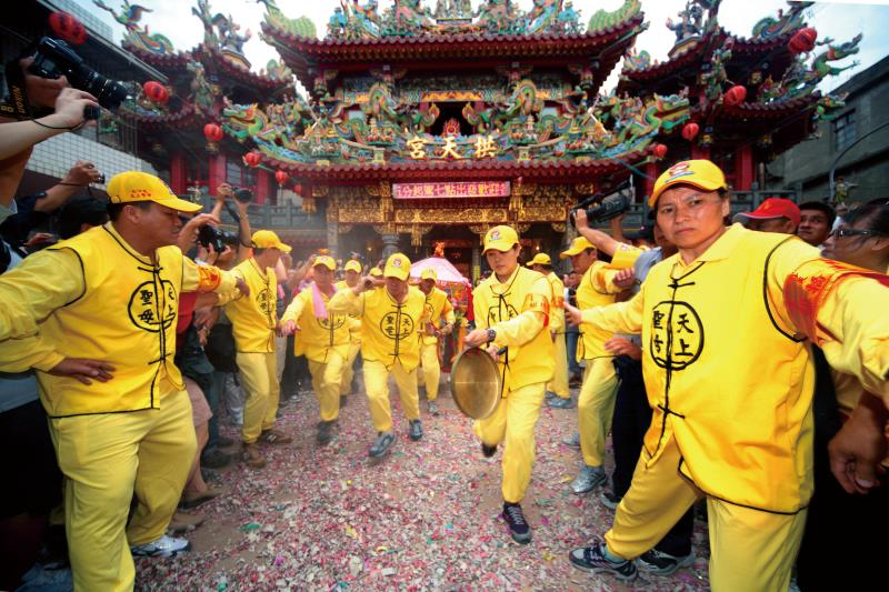 苗栗最有力量的信仰地標！走進白沙屯拱天宮　感受百年媽祖香火與海線小鎮的人情溫度