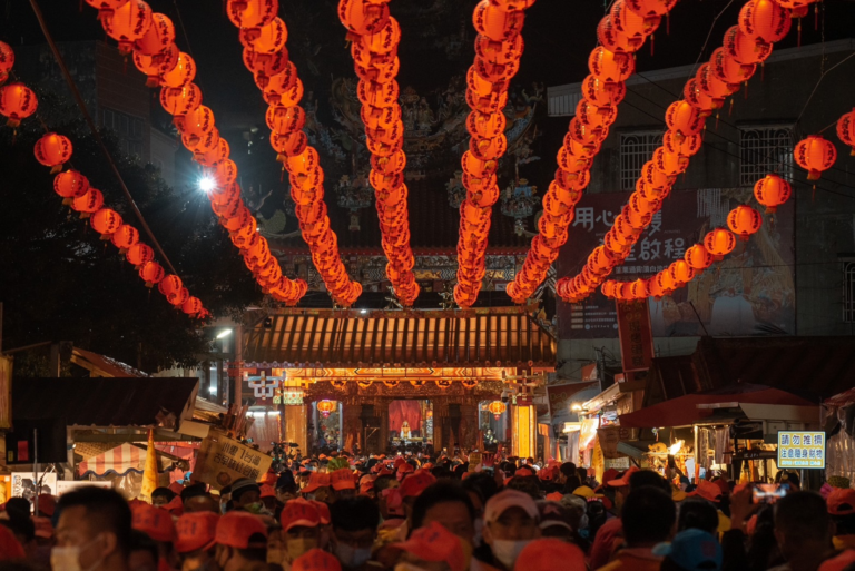 苗栗最有力量的信仰地標！走進白沙屯拱天宮　感受百年媽祖香火與海線小鎮的人情溫度